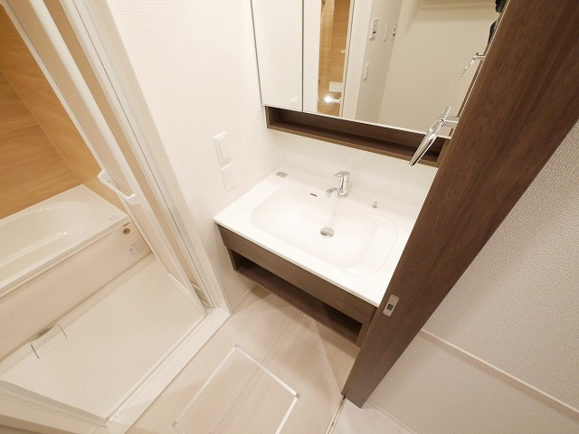 シュエットの洗面所|ゆったりとスペースのある洗面所