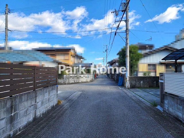 高知市針木東町　中古戸建ての前面道路含む現地写真