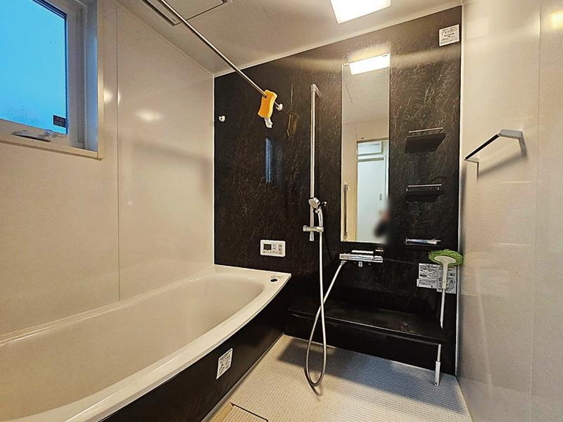 高知市針木東町　中古戸建ての浴室