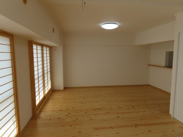 鏡川コーポA棟の居間・リビング