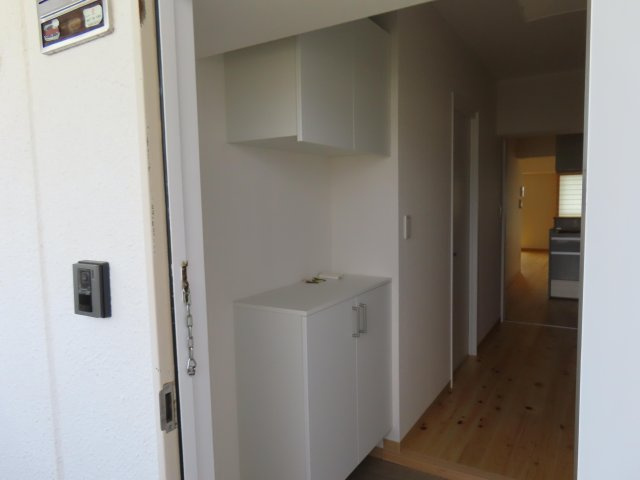 鏡川コーポA棟の玄関