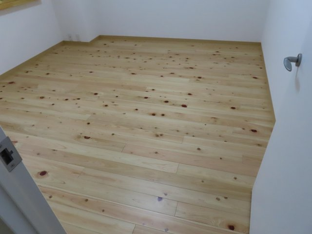 鏡川コーポA棟の洋室