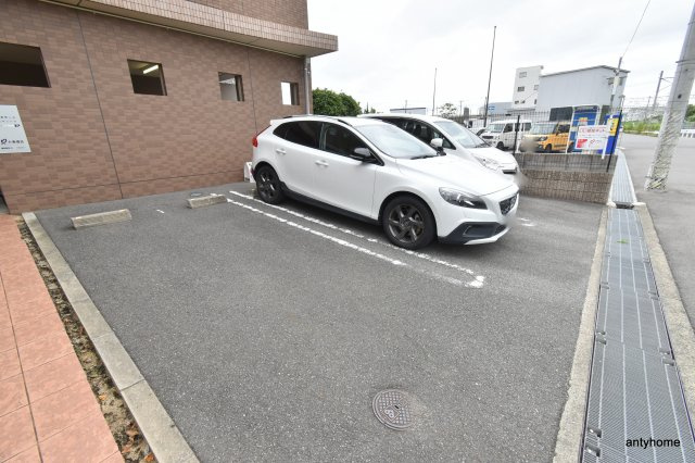 プラシードの駐車場