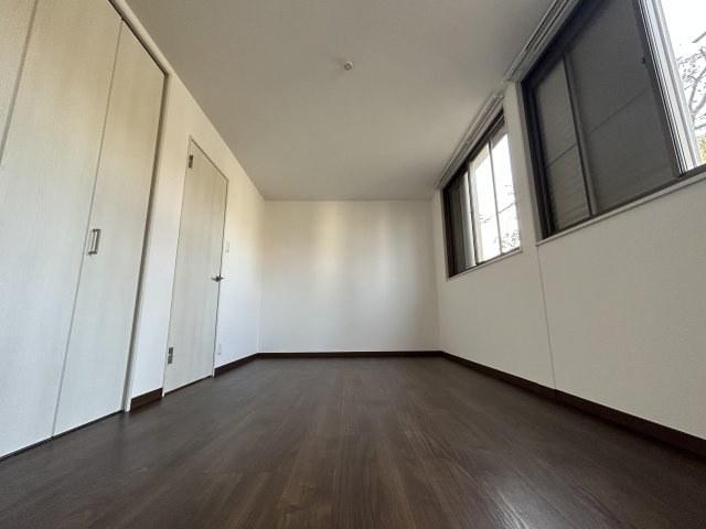 アーバン宮の前の洋室