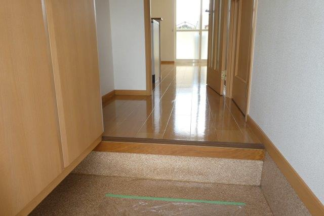 レグルス早島の玄関