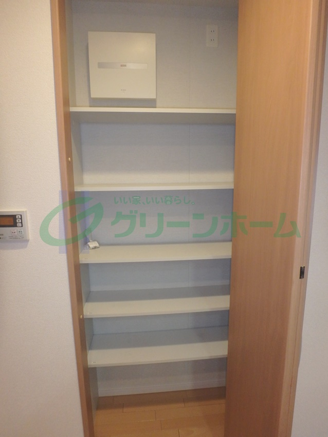 プティ・シャンブルの収納|ＩＨキッチン２口