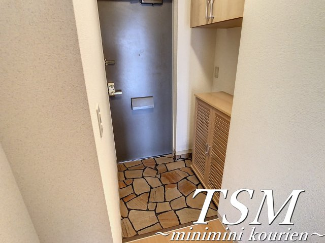 香里カーサヒルの玄関