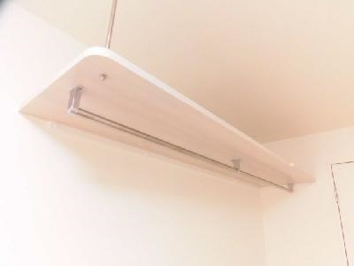 アークリード西院の内装|吊り棚収納