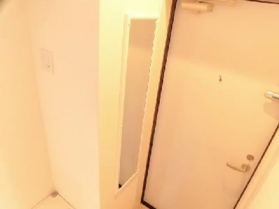 アークリード西院の内装|玄関・鏡付