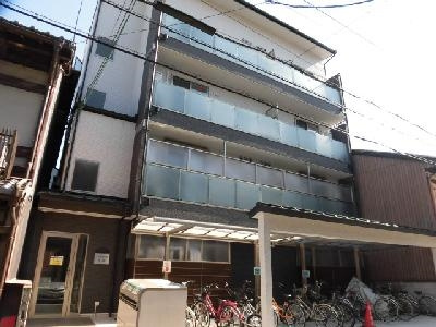 アークリード西院の外観