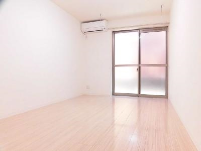 アークリード西院の居間・リビング