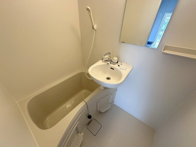 御所市大字三室の賃貸マンションの浴室