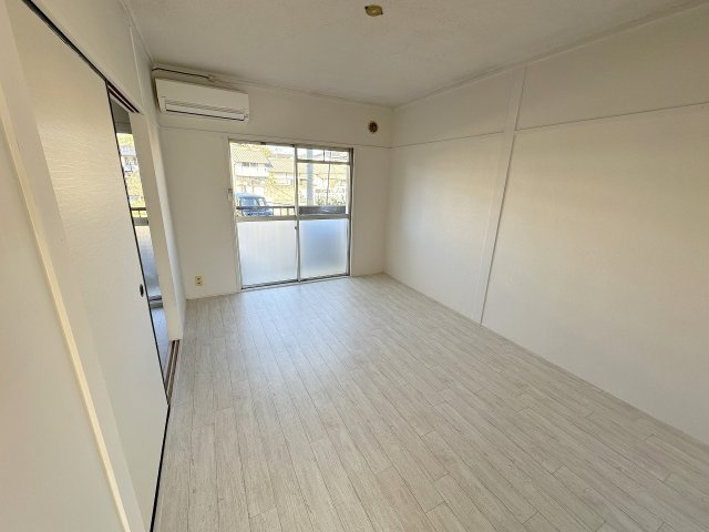 御所市大字三室の賃貸マンションの洋室