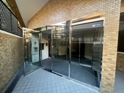 【エントランス】 | 朝日プラザ杉田 | エントランス部分です。