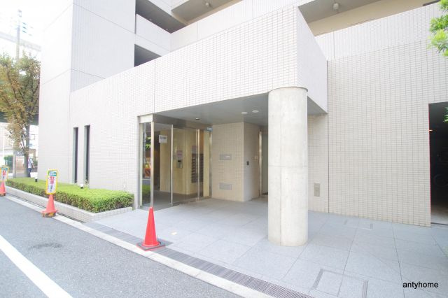 レジディア西天満(旧：リヴァージュ西天満)　仲介手数料無料のエントランス