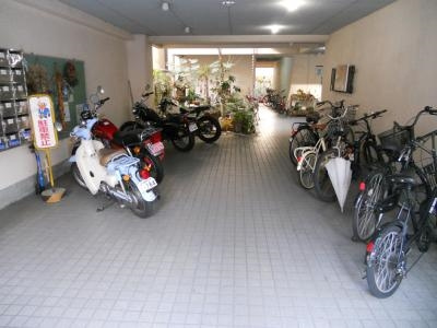 メゾンドフォーレストの駐車場|屋内自転車置場