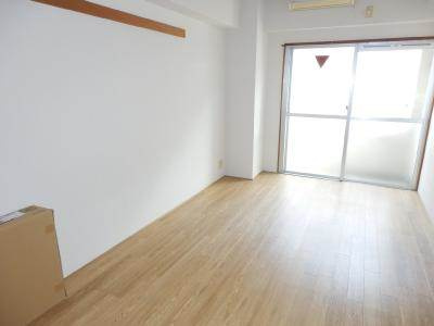 メゾンドフォーレストの居間・リビング|洋室