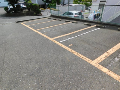【駐車場】 | グランシャリオ | 駐車場　1台無料