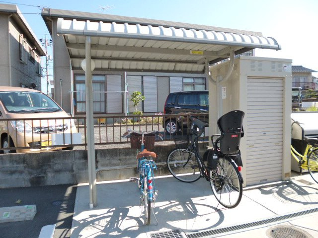 総社市総社２丁目のアパートのその他共用部分|自転車置き場