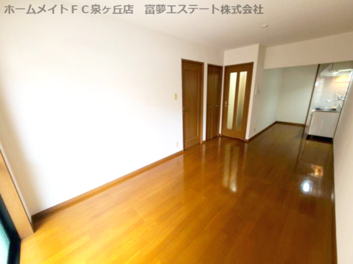 カンターレ鶯谷Ⅱ番館の居間・リビング