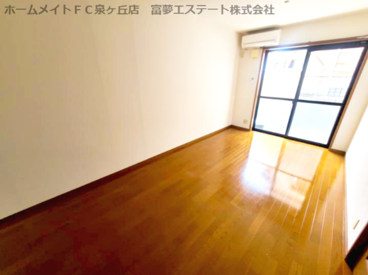 カンターレ鶯谷Ⅱ番館の居間・リビング
