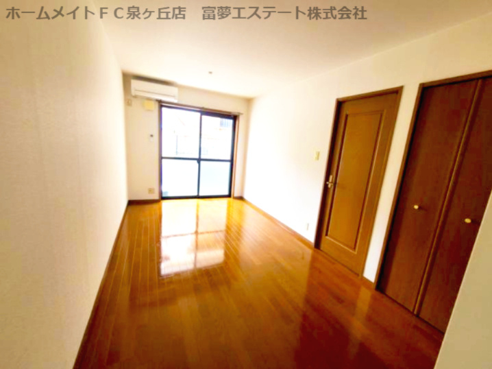 カンターレ鶯谷Ⅱ番館の居間・リビング