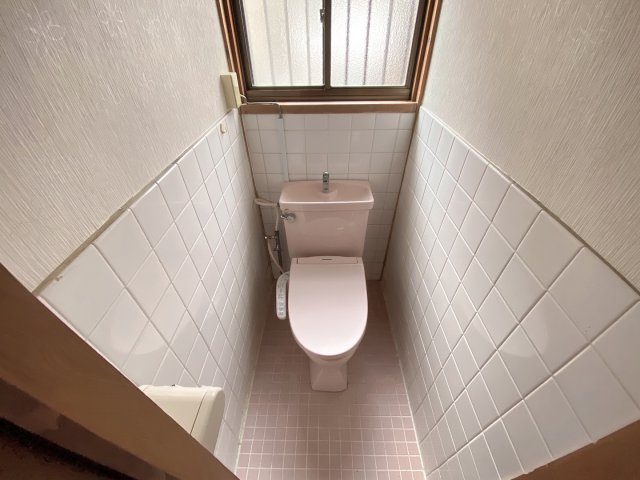 木戸西町貸家のトイレ
