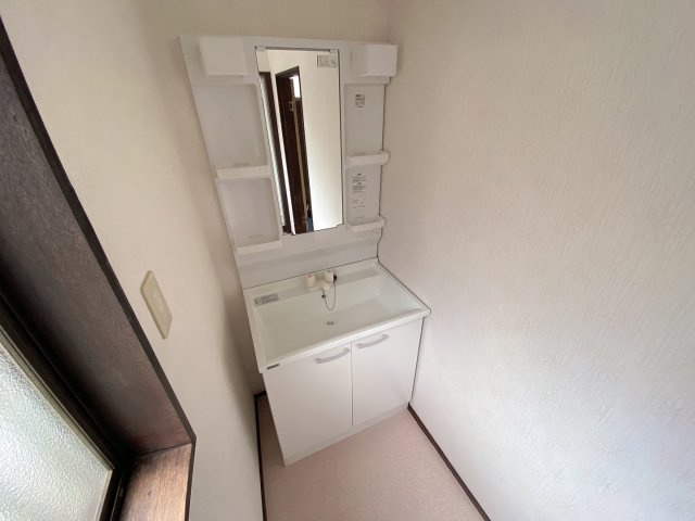 木戸西町貸家の独立洗面台