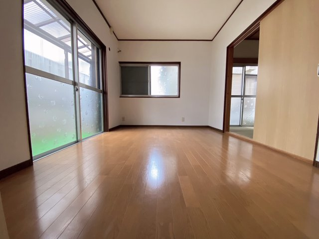 木戸西町貸家の居間・リビング