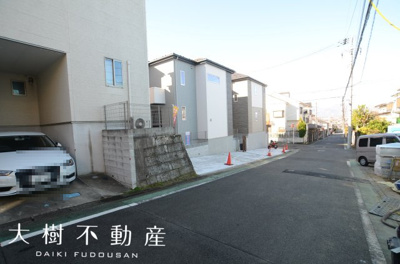 【前面道路含む現地写真】 | 海老名市国分寺台2丁目  新築戸建て　全２棟　【仲介手数料無料】