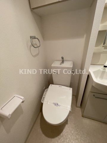SWISS梅田東のトイレ|落ち着いた色調のトイレです
