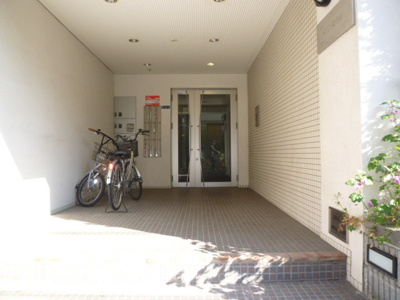 安心のオートロック付きです。