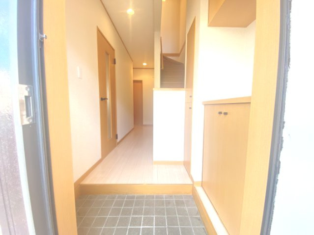 ヴェルデュールB棟の玄関|※別部屋参考写真