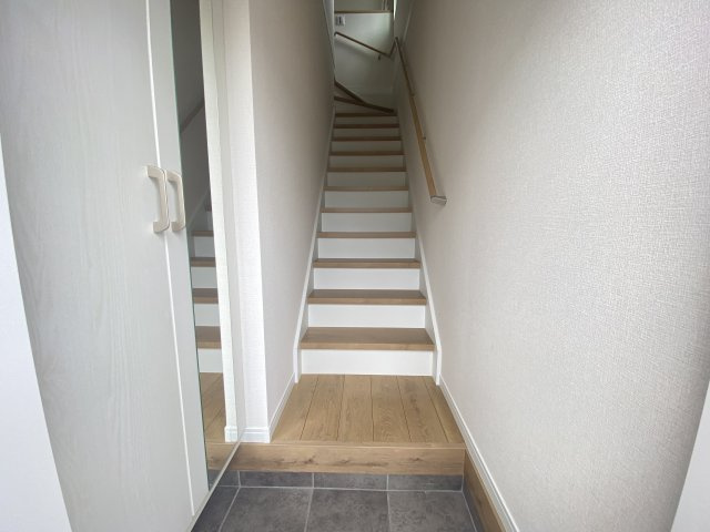 TBTの玄関|※別部屋参考写真