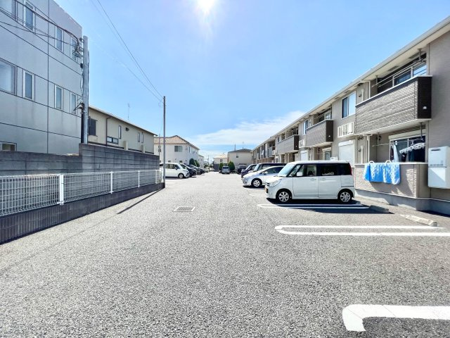 プリムヴェール２番館の駐車場