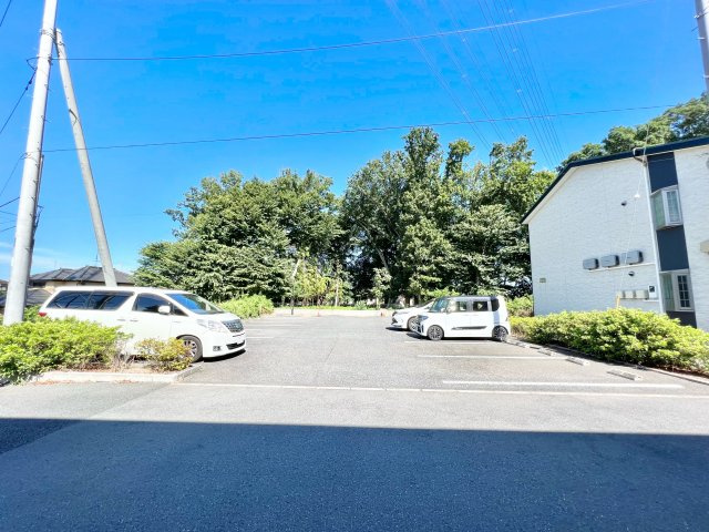 アムール憩の駐車場|駐車場があるので、車を買う予定の方も安心です