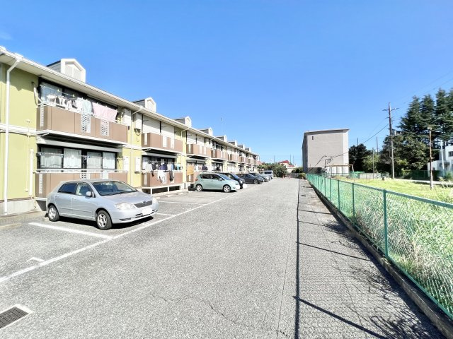 カルミア・アネックスの駐車場