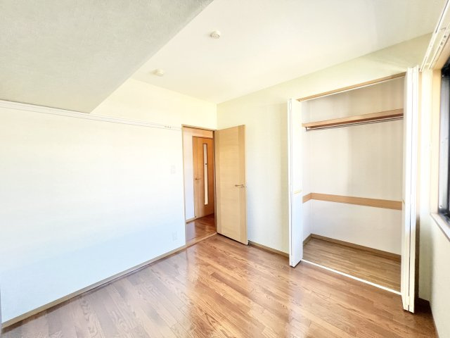 カルミア・アネックスの洋室