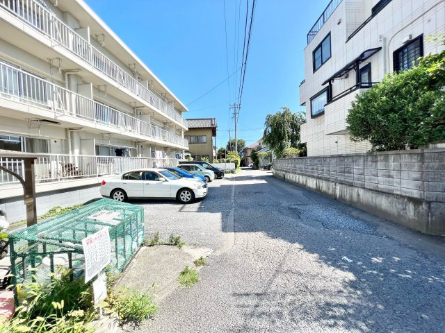 第3イトウハイツの駐車場|車をお持ちの方に嬉しい駐車場付きの物件です