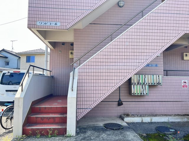 ワラビコーポのエントランス|ゆとりのあるエントランスです