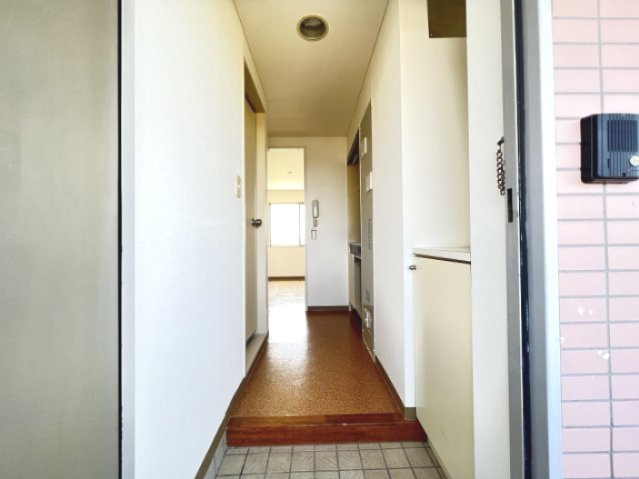 ワラビコーポの玄関|※別部屋参考写真