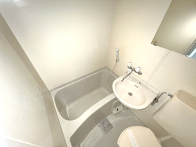 ワラビコーポの浴室|※別部屋参考写真
