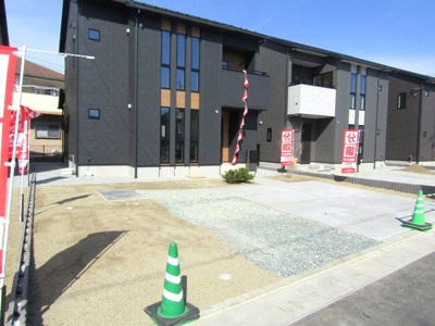 【駐車場】 | タマタウン甲府市下小河原2号棟 | 駐車場に車を止められます