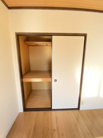 フレグランスみほりの収納|南東側居室には１間分の押入れがあります