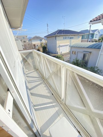 フレグランスみほりのバルコニー|２部屋分の日当たりの良いベランダです