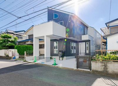 【外観】 | ◆～学・商・医の充実した便利な住環境～人気の湘南台アドレス新築◆湘南台２丁目 | 爽やかな青空の下に贅沢なほどに降り注ぐ陽光、豊かな居住性と、クオリティが見事に調和した住空間は、住まうことの喜びを感じさせてくれます。