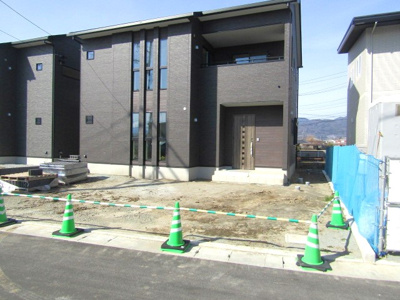 【駐車場】 | タマタウン甲府市下小河原4号棟 | 駐車スペースもあります