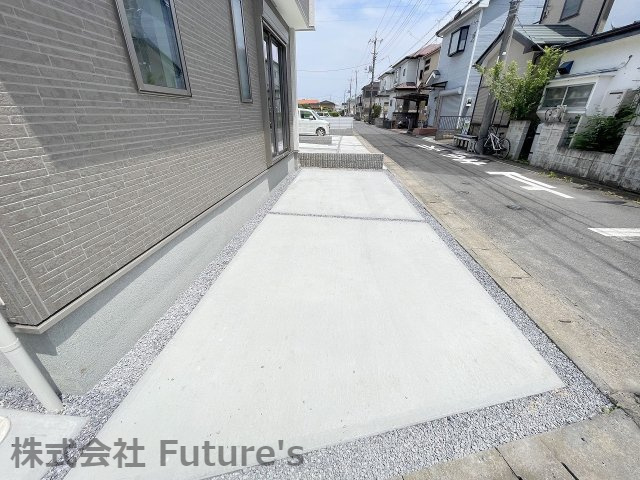 三郷市彦野1丁目　新築戸建　全4棟　2号棟の駐車場|カースペース1台付き