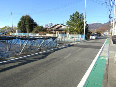 【前面道路含む現地写真】 | エンゼルハウス　甲府市蓬沢町③ | 前面道路含む現地写真です