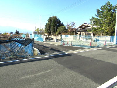【前面道路含む現地写真】 | エンゼルハウス　甲府市蓬沢町③ | 前面道路含む現地写真です